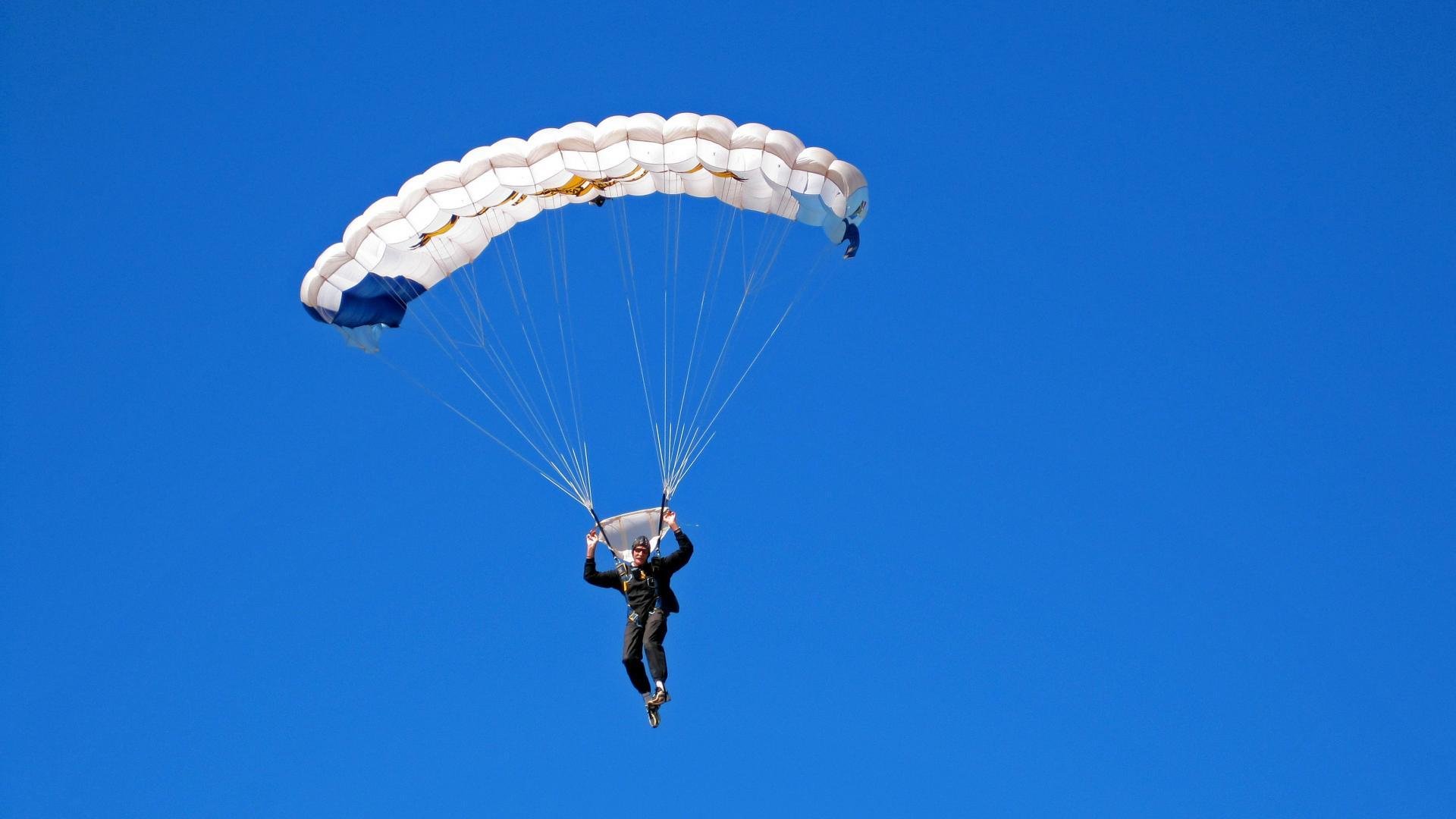 传统竹竿舞运动会，文化传承与现代结合，竹竿舞表演解说词